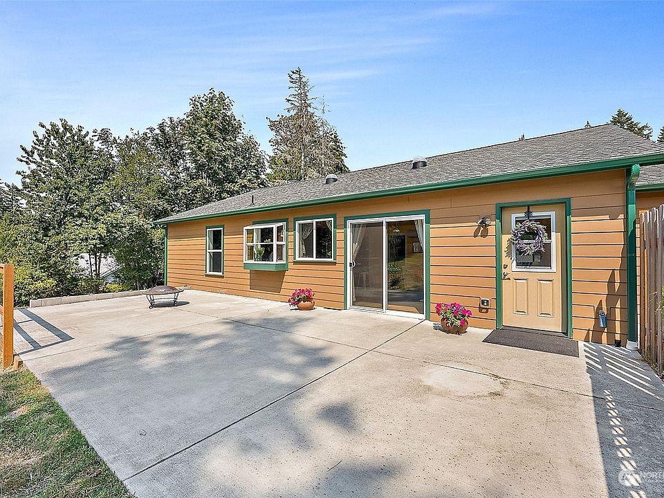 1st image of 3325 Quatermass Avenue NE
