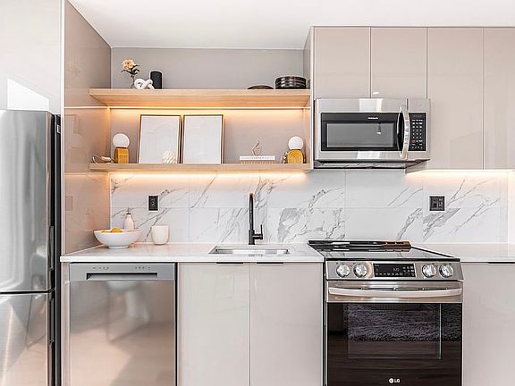 3rd image of 85 Quay St #608