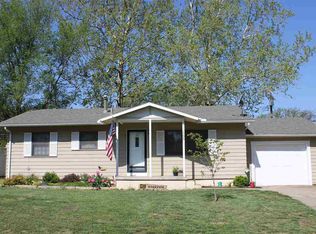 105 Hemlock Ln, Newton, KS 67114