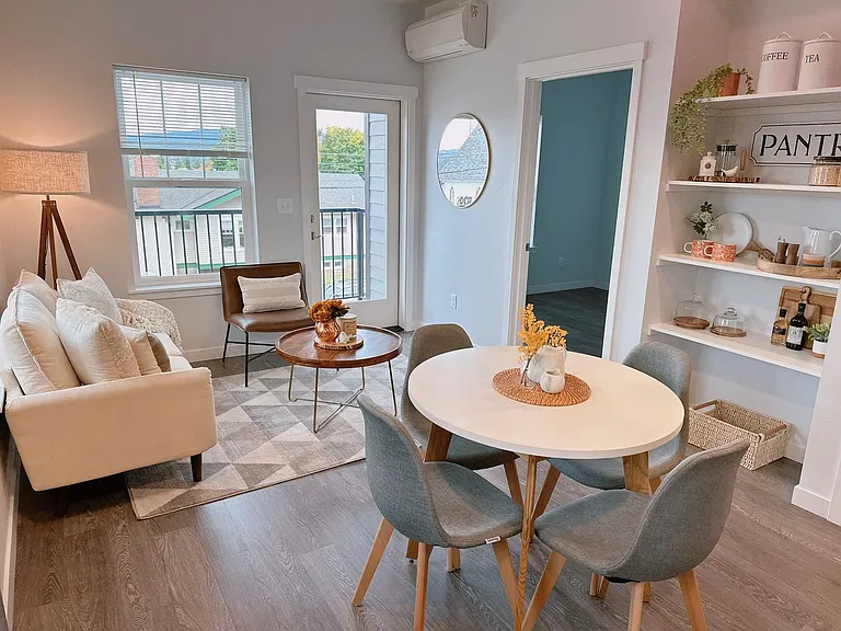 600 E Maple St — Photo 7