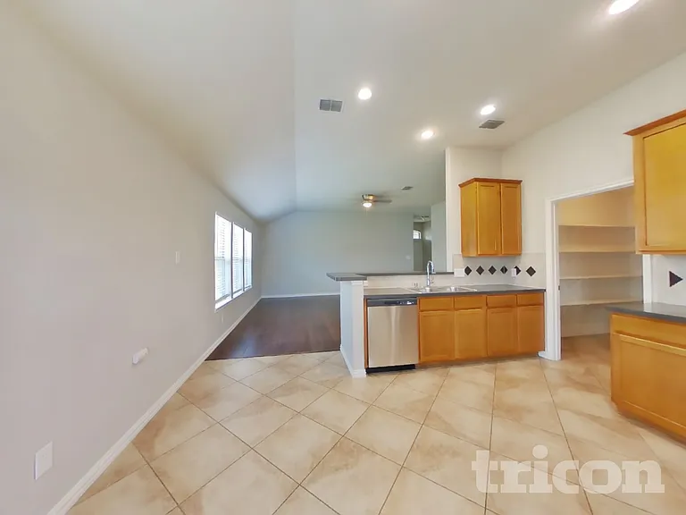 8621 Sagebrush Trl — Photo 4