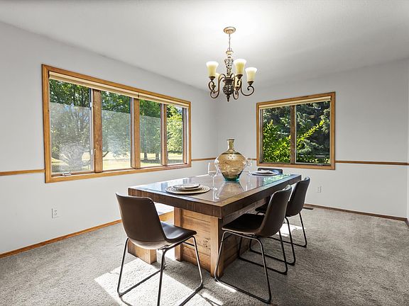 5th image of 636 Country Way N