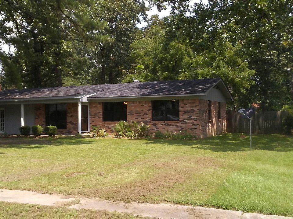 1st image of 209 Redwood Dr