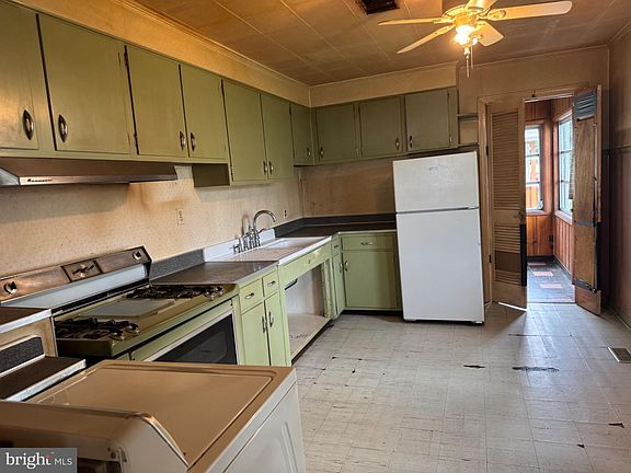 5th image of 835 Martin Rd