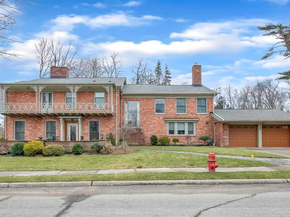 35 Tonnancour Pl, Grosse Pointe, MI 48236