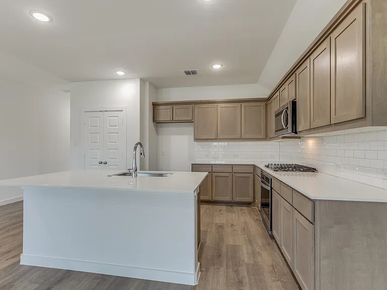 4908 Pebblewood Dr — Photo 6