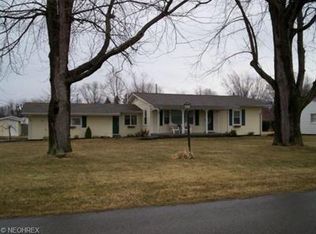18 Lake Breeze Rd, Conneaut, OH 44030