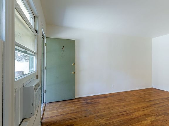 5th image of 14314 Magnolia Blvd APT 2