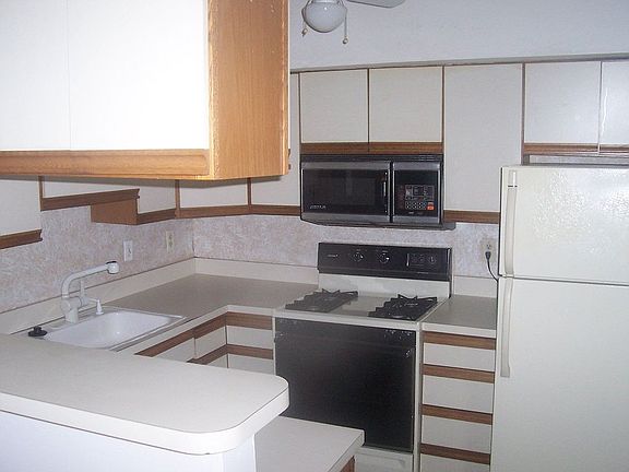 4th image of 988 Burntwood Trl #45C