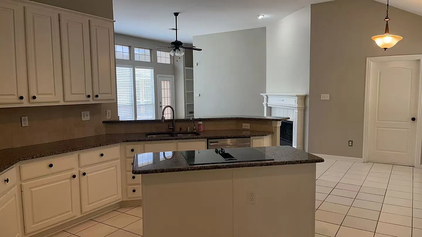 4 bed, 2489 sqft, $3,100 — Photo 2