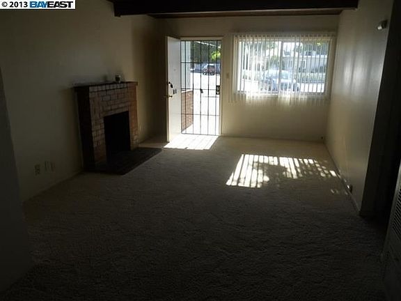 4th image of 22805 Arnold Ct