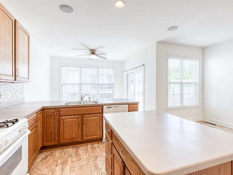 4322 Vintage Ivy Ln — Photo 16