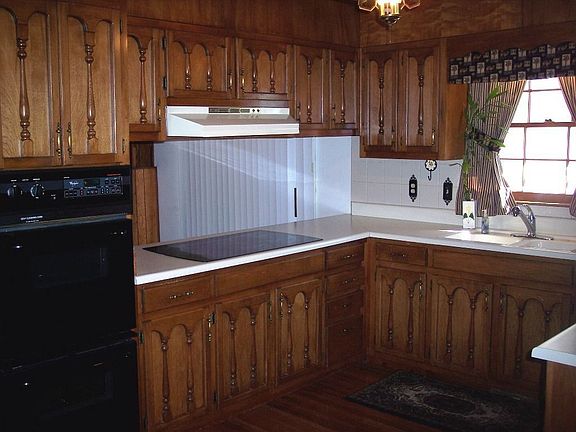 Updated kitchen with 3 yr old appliances.