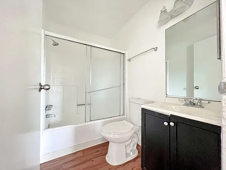 14746 Delano St #10 — Photo 12