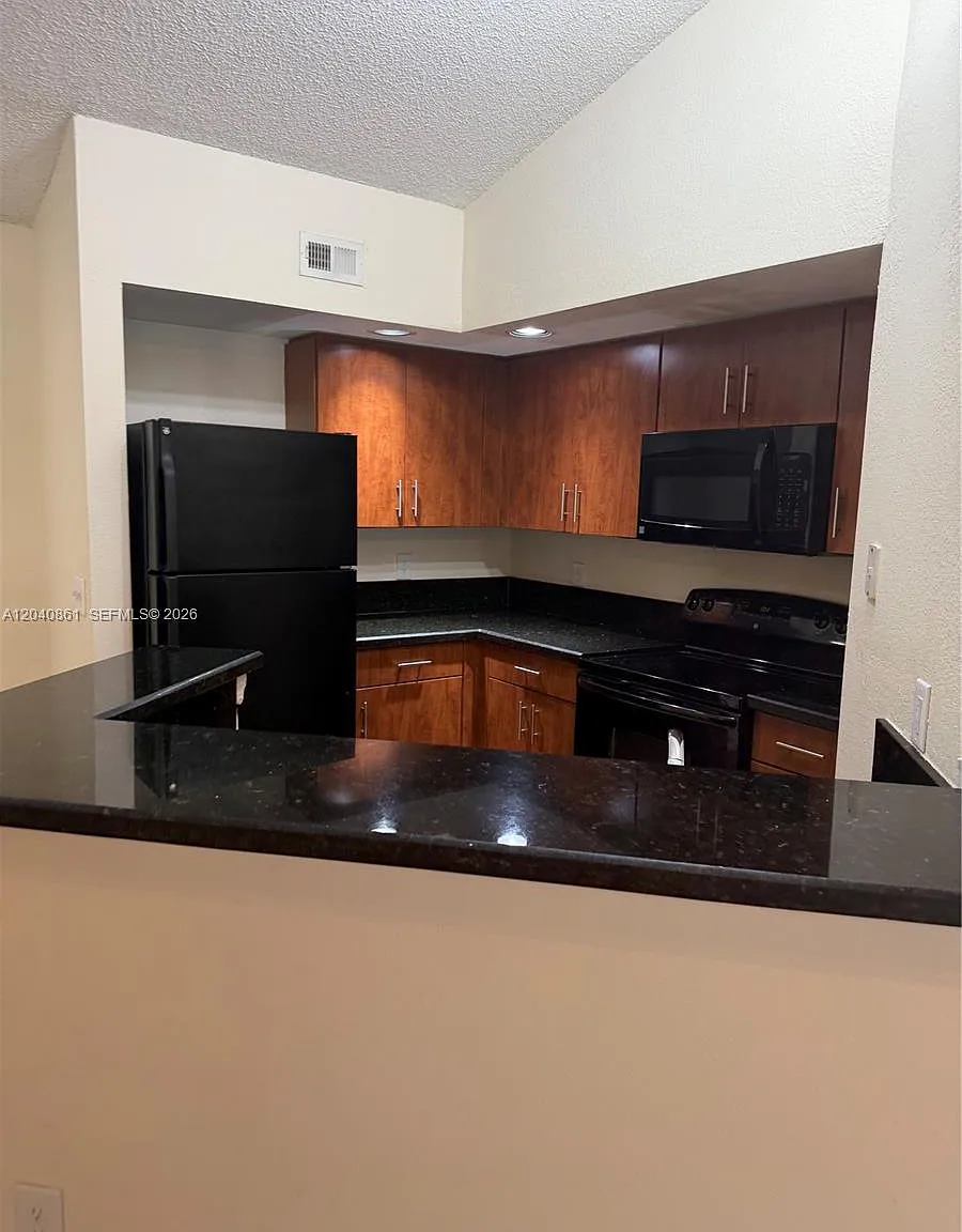1 bed, 1.0 bath, $1,800 — Photo 1