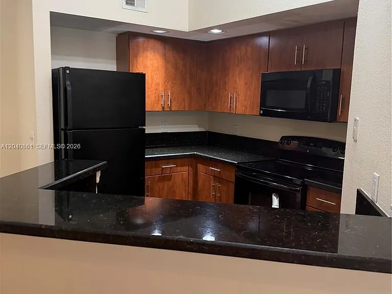 12950 Vista Isles Dr #424 — Photo 1