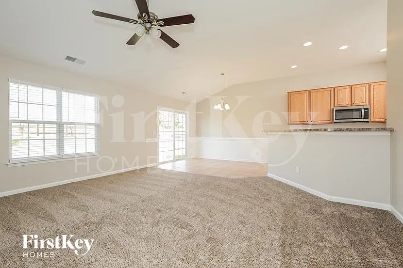 4 bed, 3.0 bath, 2288 sqft, $2,090 — Photo 4