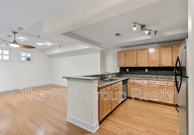 110 W Marshall St #27 — Photo 16