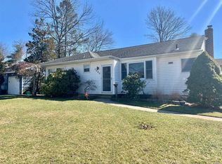 1460 Sylvia Ln, East Meadow, NY 11554