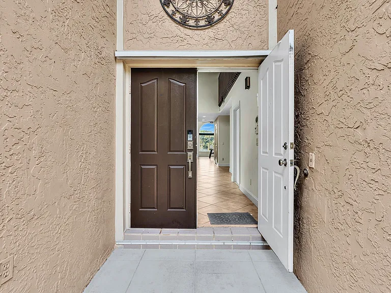 10310 Santiago St — Photo 5