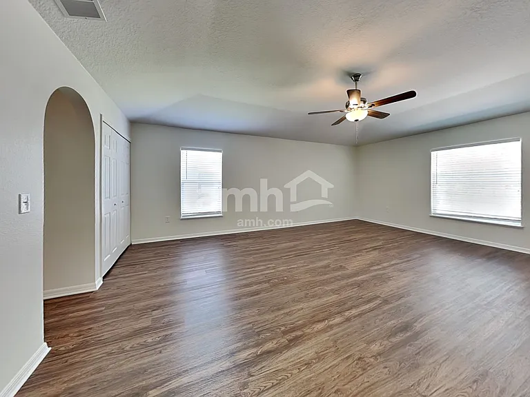 715 Valrico Hills Ln — Photo 10