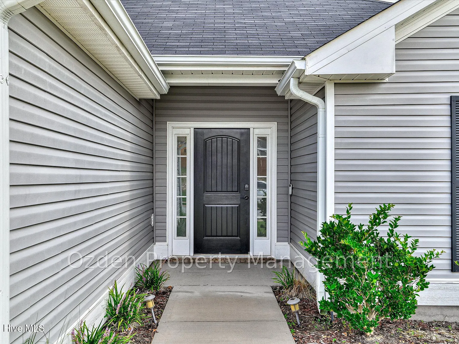 3 bed, 2.0 bath, 1716 sqft, $1,850 — Photo 2