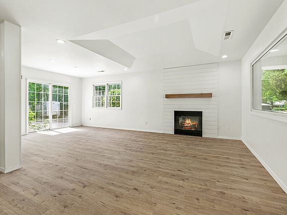 5th image of 1604 Oakwood Ave #1