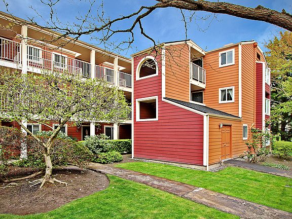 2nd image of 15822 NE Leary Way #5-206