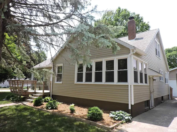 303 N Franklin St, Toulon, IL 61483