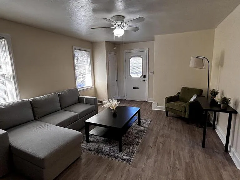 8411 Potomac Ave — Photo 32
