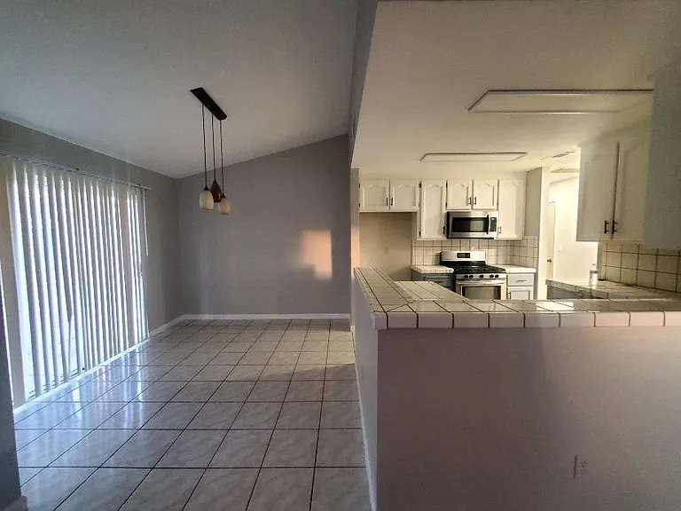 1012 Montgomery Ave — Photo 7