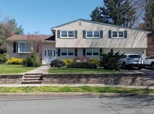 36 Inwood Dr, Milltown, NJ 08850