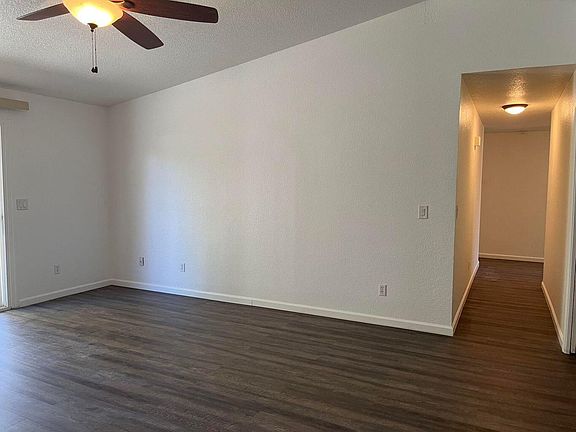 5th image of 1000 Camelot Ct