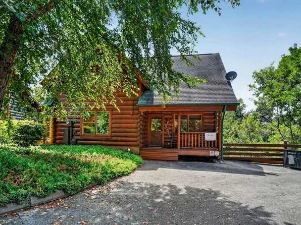 1123 Towering Oaks Dr, Sevierville, TN 37876