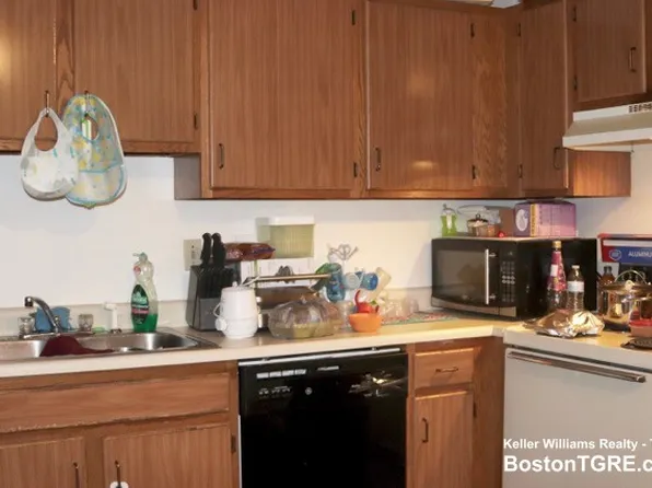 860 Southbridge St APT 11, Worcester, MA 01610