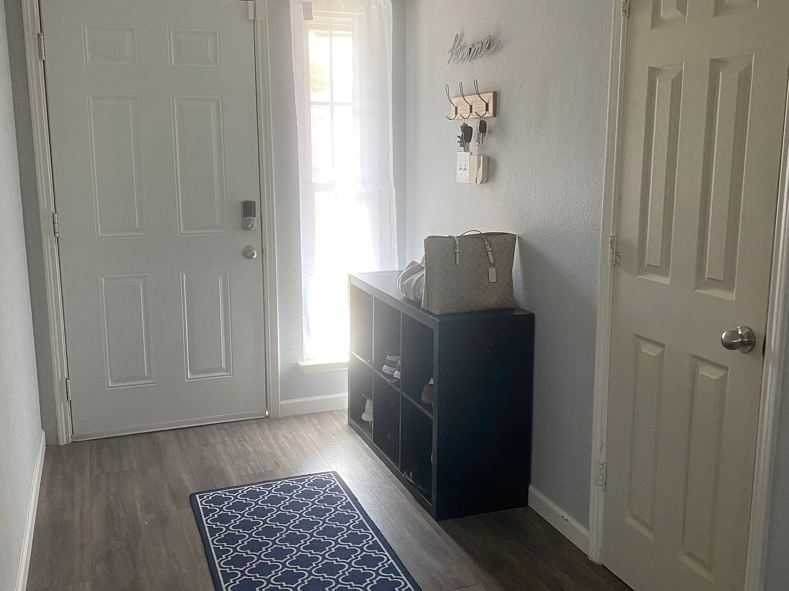 3 bed, 1451 sqft, $2,200 — Photo 2