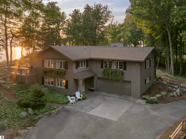 1882 Greenwood Lndg, Frankfort, MI 49635