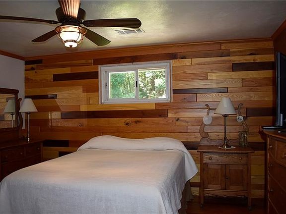 5th image of 127 Lindy Ln