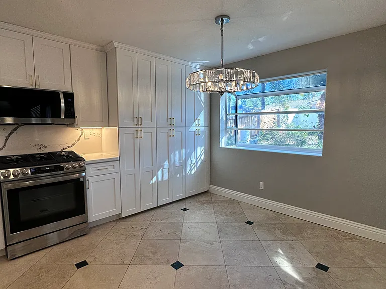 2123 Deland Ct — Photo 3