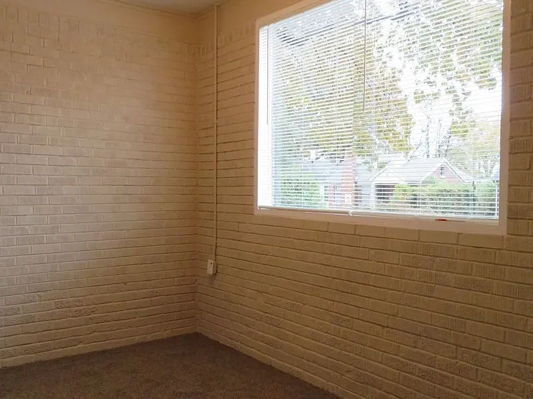 943 Biggs St — Photo 3