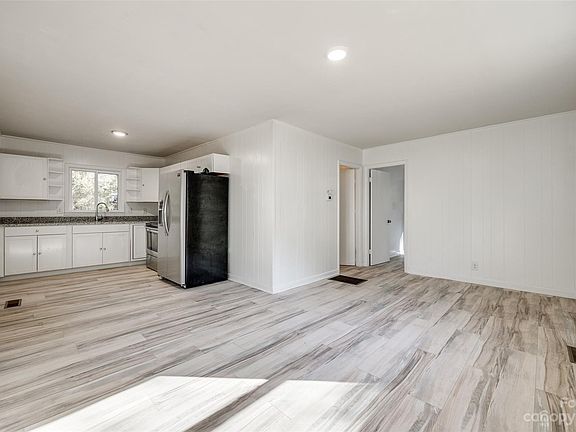 4th image of 506 E Peachtree St