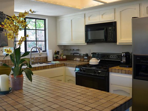 4th image of 1816 De La Vina St APT 3