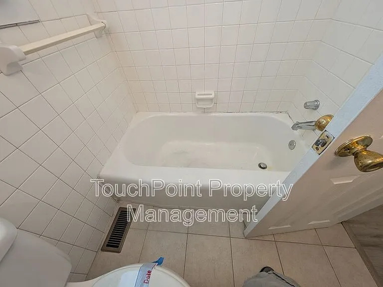 476 Spring St SW — Photo 8
