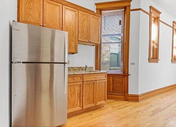 4th image of 518 W Fullerton Pkwy #G