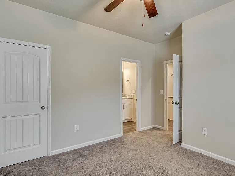 Barrington Apartments — Photo 40