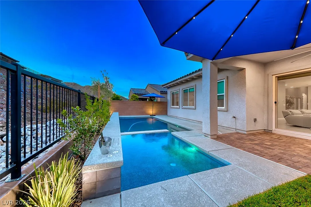 3 bed, 2.5 bath, 2296 sqft, $3,995 — Photo 3