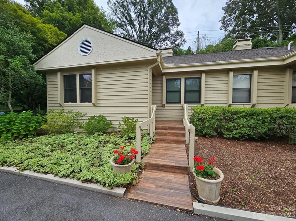 3201 Saint Augustine Pl, Asheville, NC 28805