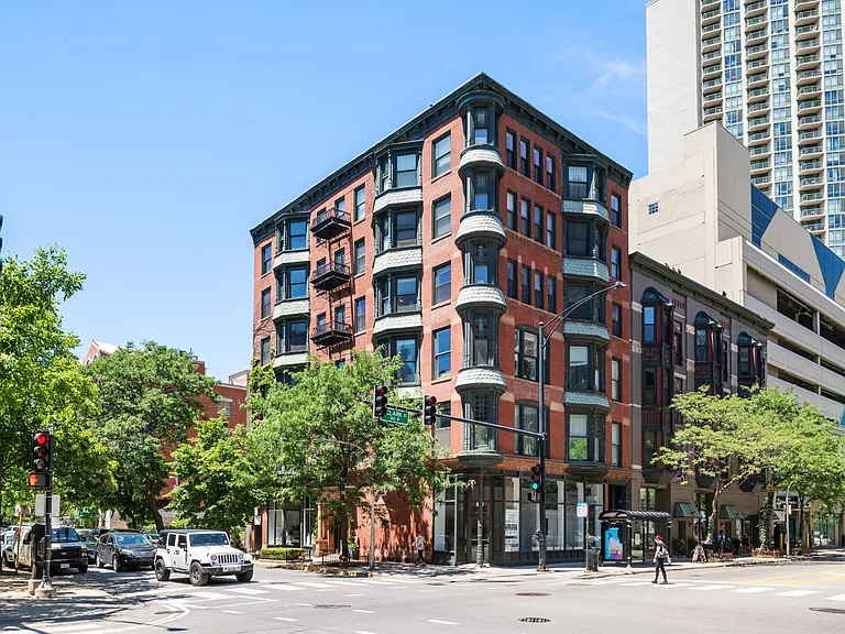 104 W Oak St #4 — Photo 1
