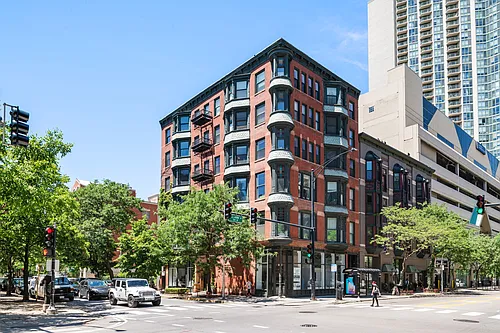 104 W Oak St #4 Photo 1