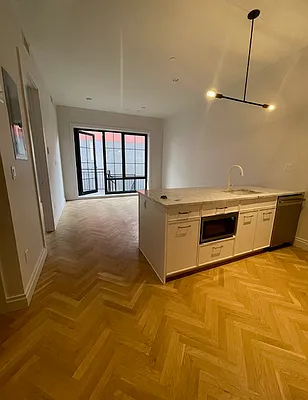 Rented by Hillel Realty Group | media 16